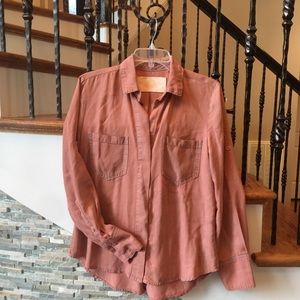 Bella Dahl Salmon Colored Split Back Shirt